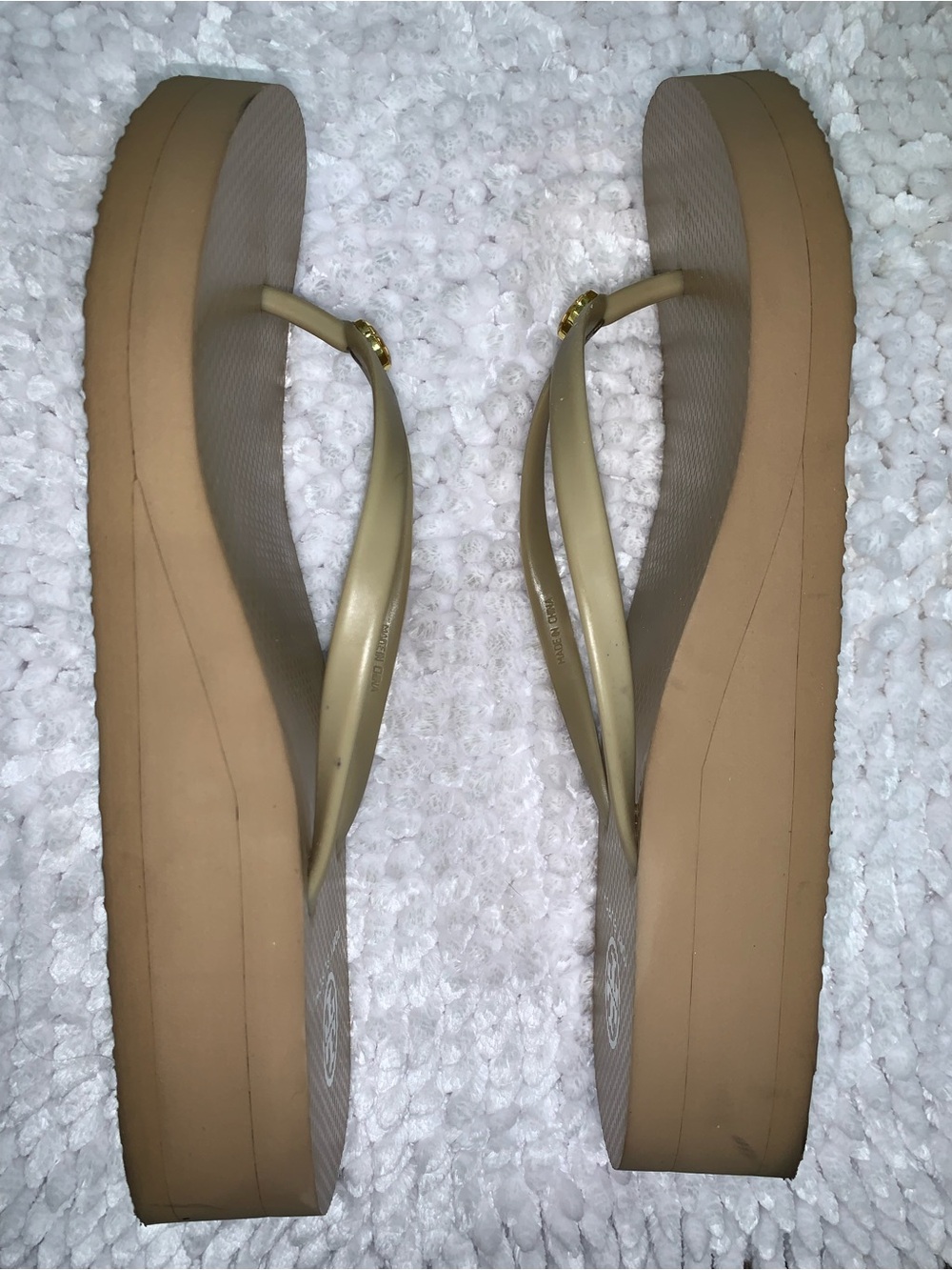Tory Burch Taupe Flip Flop Sandals with Gold Logo - Picture 5 of 9